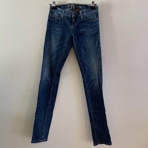 GUESS UPTOWN SKINNY JEANS